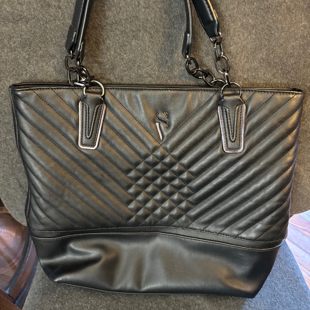 Vera Wang sidekick shoulder bag-Very clean, nice stitching